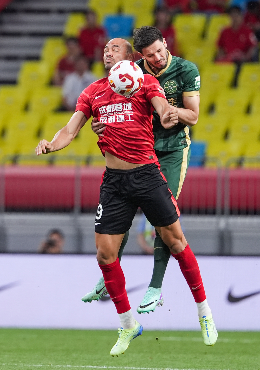 共和报：米兰正考虑冬窗签回41岁的蒂亚戈-席尔瓦（共和报：米兰酝酿冬窗签回41岁蒂亚戈-席尔瓦）