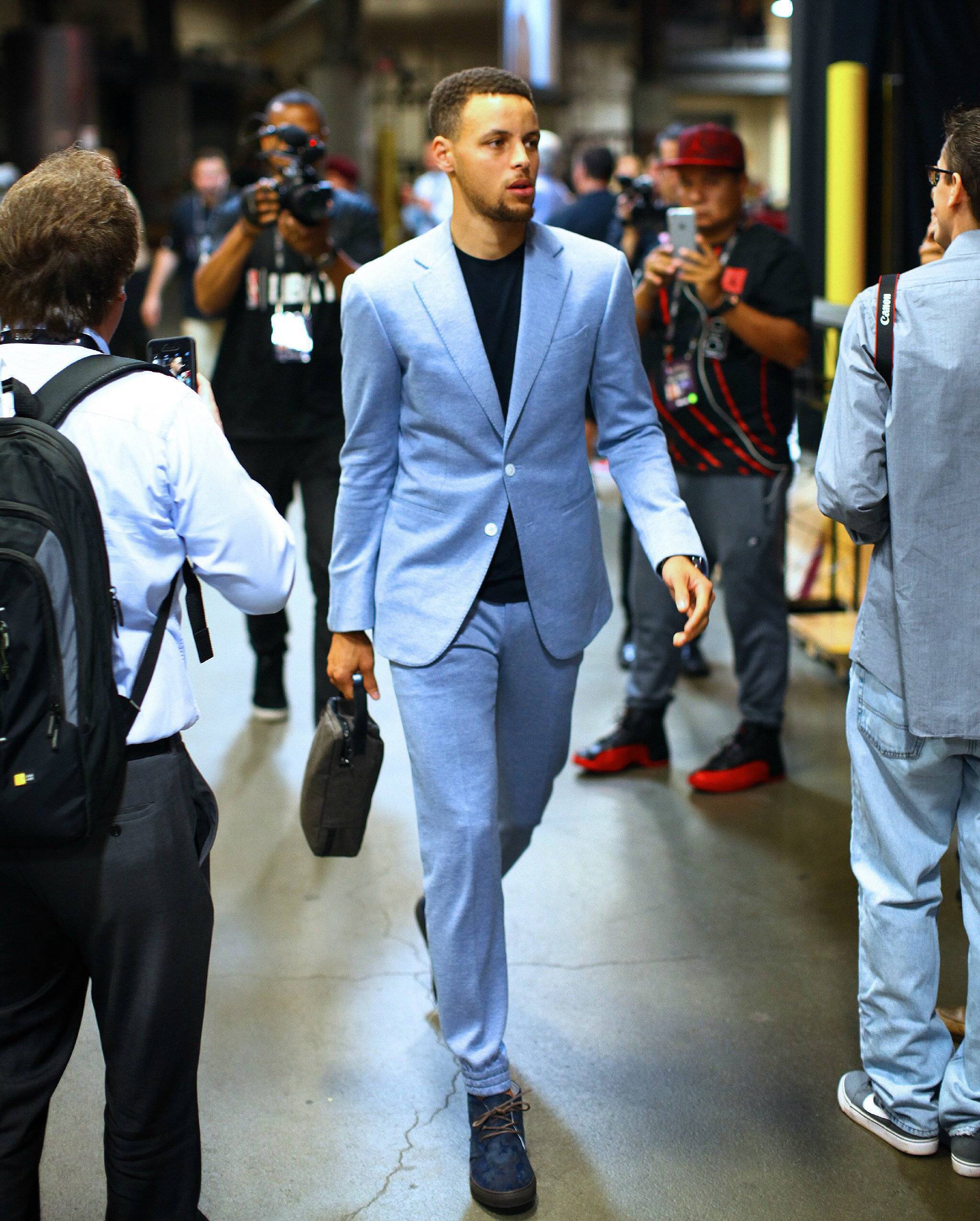 骑士加时险胜对手（骑士加时艰难击败对手）