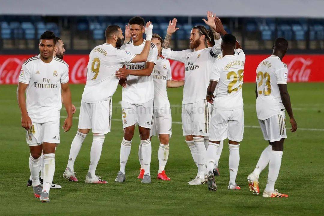 攻防一体！切特半场三分3中3轰13分5板3盖帽