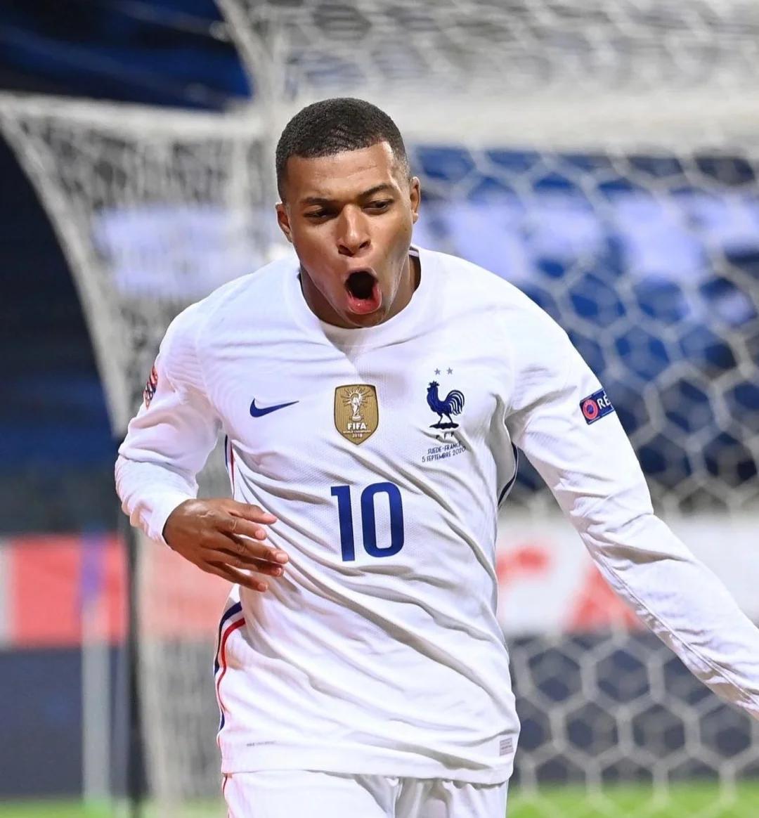 湖人詹姆斯关键三分锁定胜利（詹姆斯命中制胜三分，助湖人收获胜利）