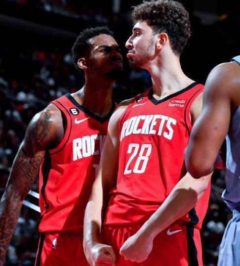 穆帅：我曾为麦克托米奈让博格巴坐板凳，曼联放走他是个大错（穆里尼奥：曾因信任麦克托米奈让博格巴打替补，曼联若放走麦克托米奈是重大错误）