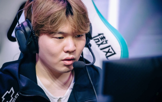 中扮演决定 中扮演决定